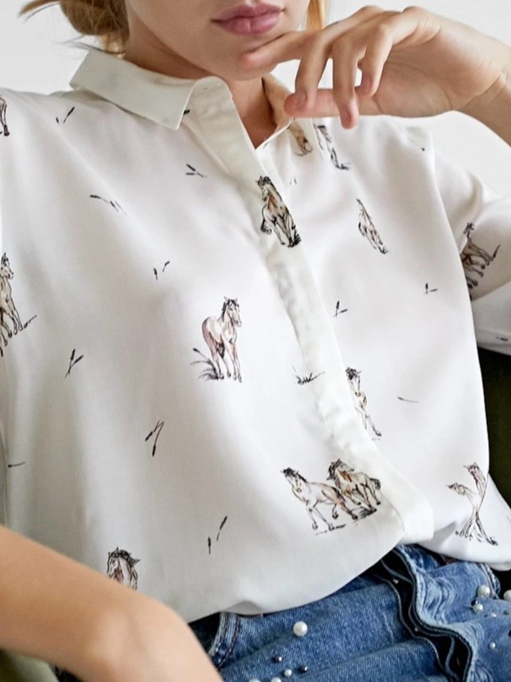 Stradivarius horse print White Blouse with Tan & Black Horse Print size small